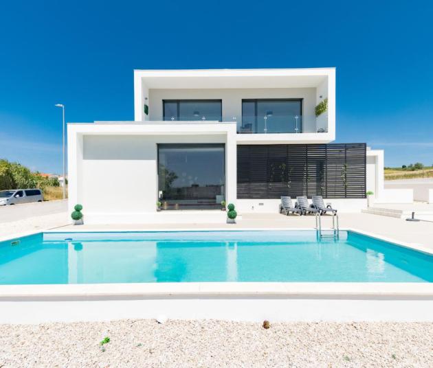 4-bedroom villa in the scenic nature near Bombarral-001